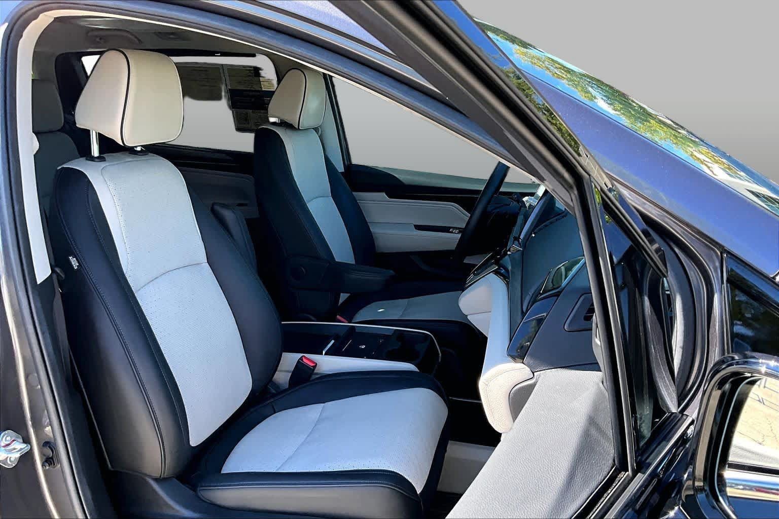 Used 2025 Honda Odyssey Elite image 9