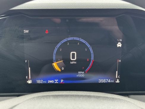 Used 2025 Chevrolet TrailBlazer LT AWD/4WD image 24
