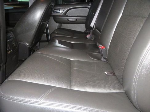 Used 2013 Chevrolet Avalanche LTZ image 26