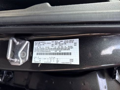 Used 2017 Ford Escape SE w/ Equipment Group 201A AWD/4WD image 18