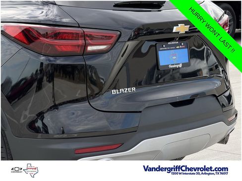 Used 2024 Chevrolet Blazer LT w/ Convenience Package FWD image 6
