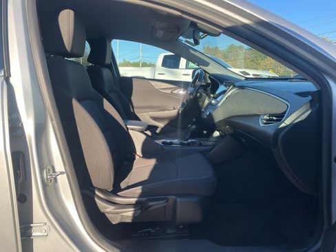 Used 2018 Chevrolet Malibu LT image 25