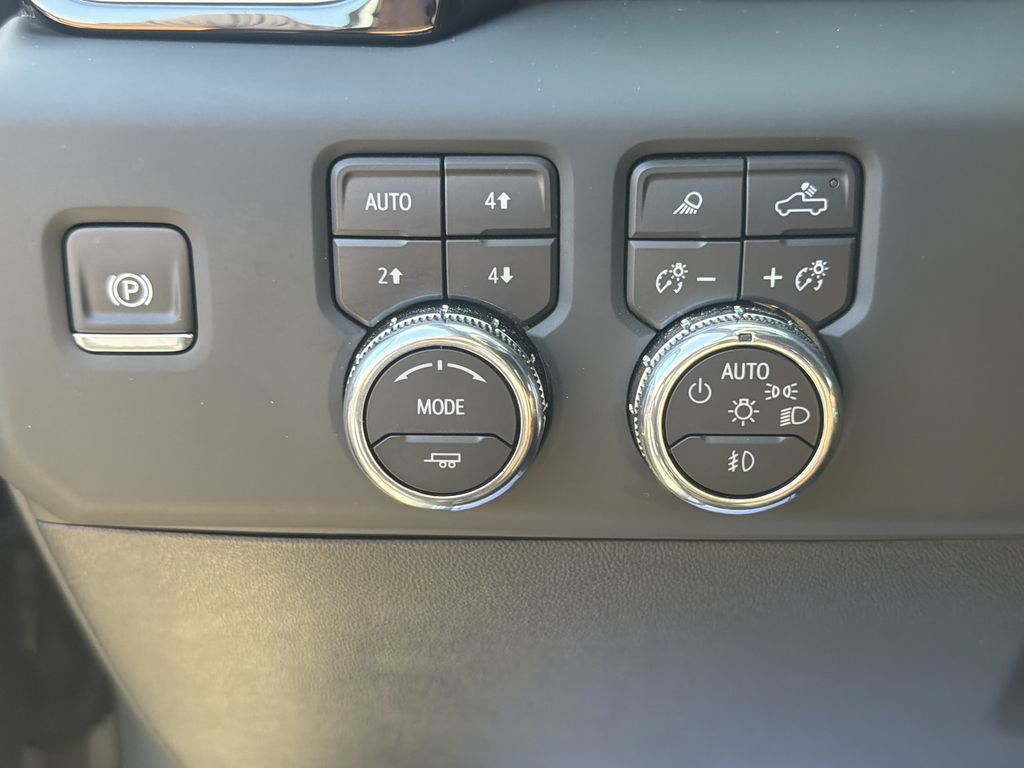 Used 2025 GMC Sierra 2500 Denali Ultimate w/ Max Trailering Package AWD/4WD image 16