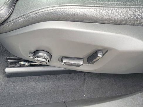 Used 2019 Volvo XC60 T6 Momentum w/ Multimedia Package image 22