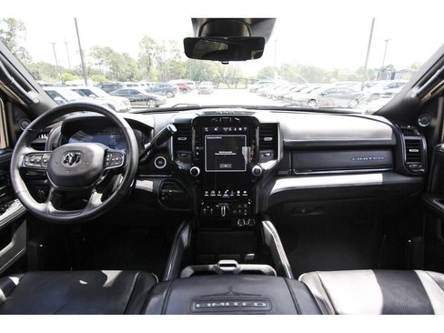 Used 2024 RAM 3500 Limited AWD/4WD image 12