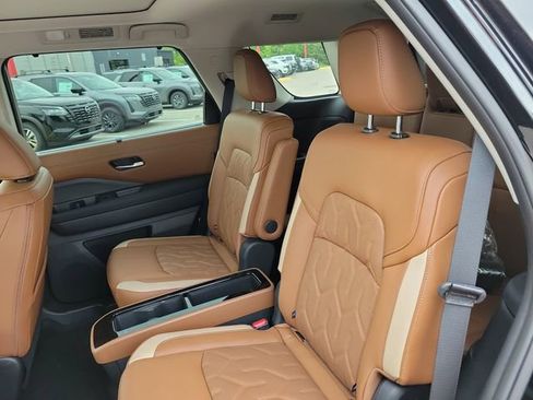 New 2026 Nissan Pathfinder Platinum AWD/4WD image 11