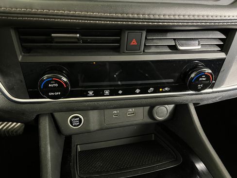 Used 2023 Nissan Rogue SV image 22