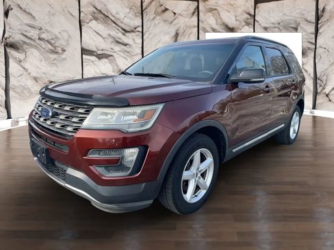 Used 2016 Ford Explorer XLT w/ Equipment Group 201A image 5