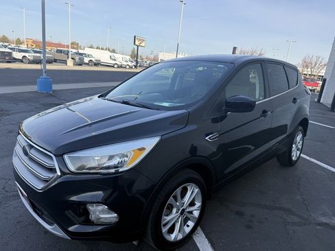 Used 2017 Ford Escape SE image 5