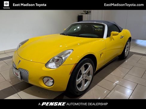 Used 2007 Pontiac Solstice Convertible w/ Preferred Package RWD image 1