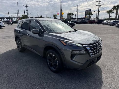 Used 2025 Nissan Rogue SV image 1