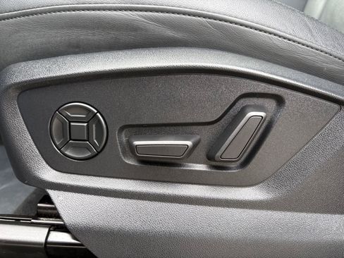Used 2022 Audi Q7 3.0T Premium Plus w/ Premium Plus Package AWD/4WD image 11