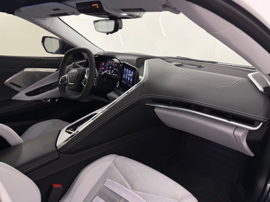 Used 2021 Chevrolet Corvette Stingray Premium Cpe w/ Z51 Performance Package RWD image 21