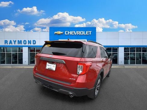 Used 2024 Ford Explorer XLT w/ Equipment Group 202A AWD/4WD image 3