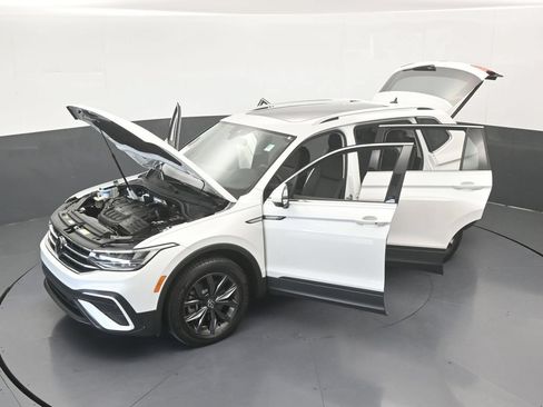 Used 2023 Volkswagen Tiguan SE FWD image 65