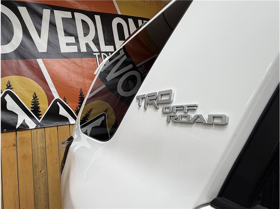 Used 2018 Toyota 4Runner TRD Off-Road AWD/4WD image 5