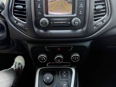 Used 2018 Jeep Compass Latitude AWD/4WD image 7
