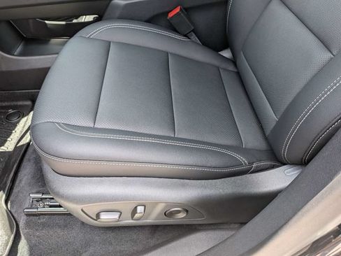Used 2026 Chevrolet Traverse LT w/ Sun and Wheel Package FWD image 22