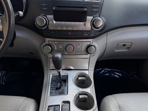 Used 2012 Toyota Highlander SE image 10