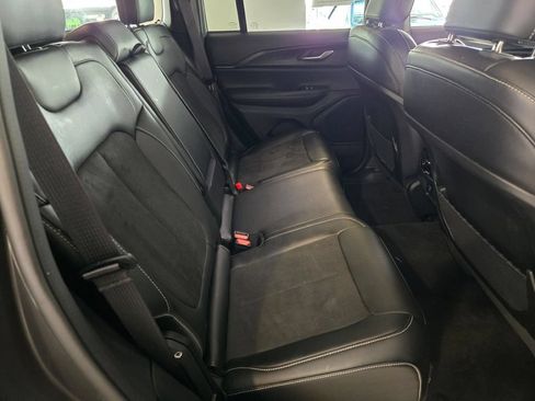 Used 2023 Jeep Grand Cherokee Altitude AWD/4WD image 10