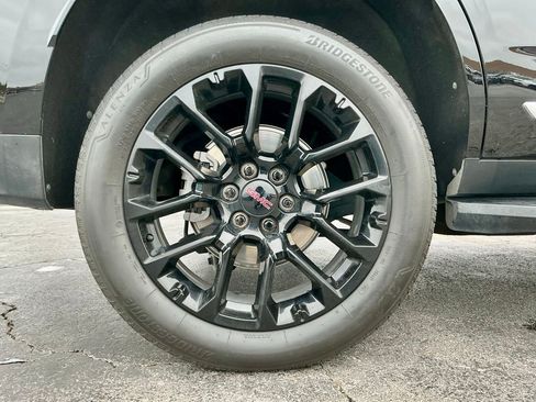 Used 2023 GMC Yukon SLT AWD/4WD image 21