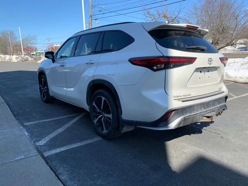 Used 2021 Toyota Highlander XSE image 5