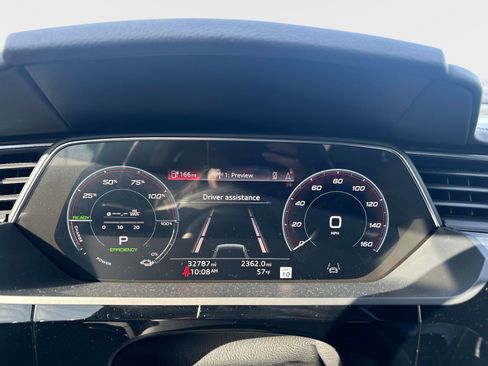 Used 2022 Audi e-tron Chronos image 11