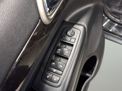 Used 2012 Jeep Grand Cherokee Laredo image 11