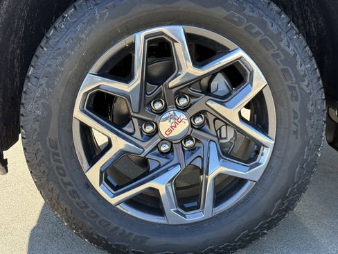 New 2026 GMC Sierra 1500 SLT image 9