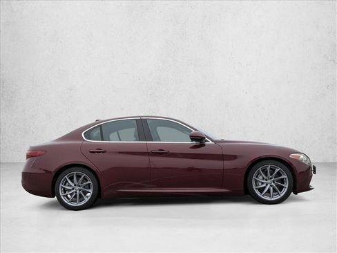 Used 2017 Alfa Romeo Giulia image 4