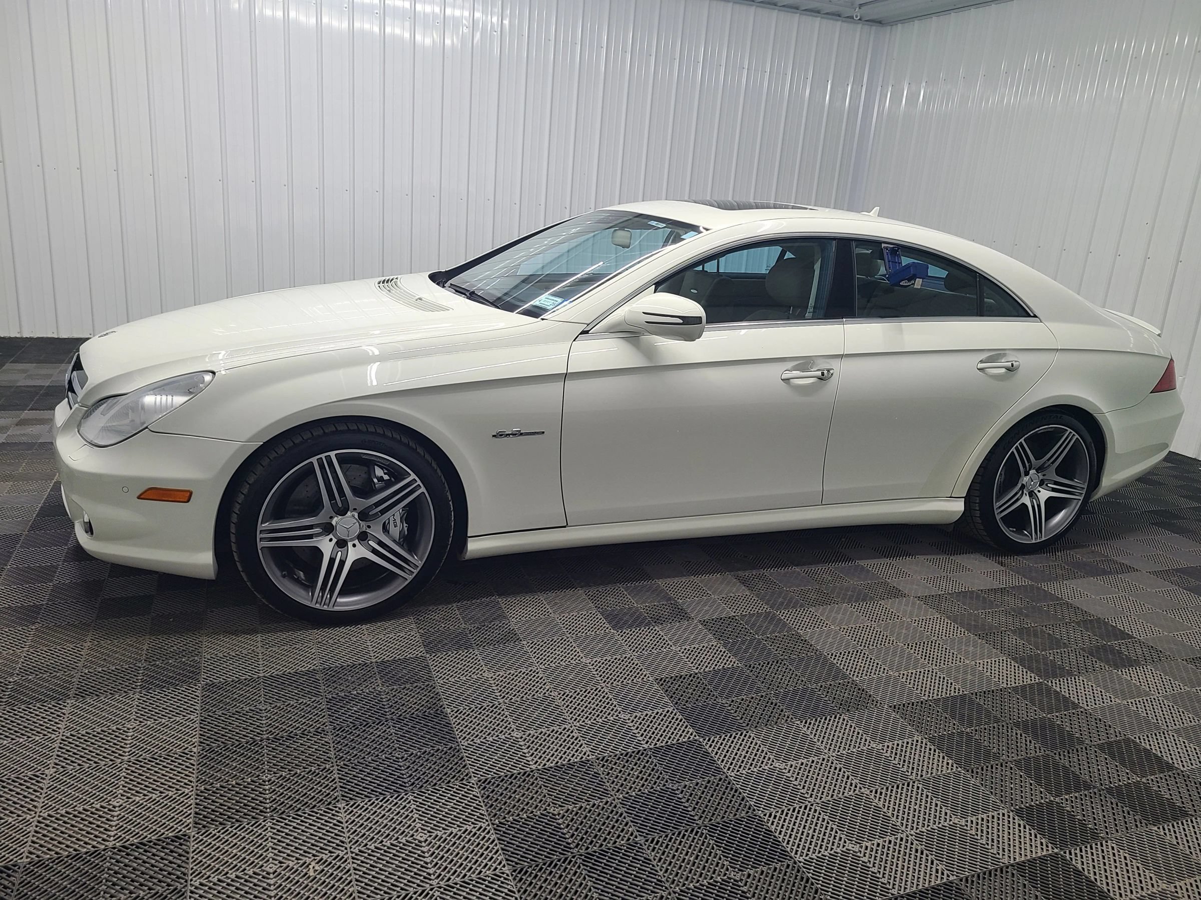 Used 2009 Mercedes-Benz CLS 63 AMG image 8