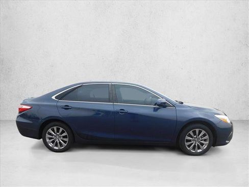 Used 2017 Toyota Camry XLE FWD image 7