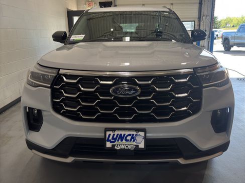 Used 2025 Ford Explorer Platinum w/ LUX Leather Package AWD/4WD image 8