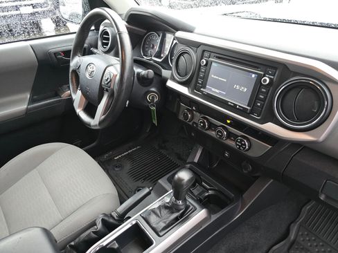 Used 2017 Toyota Tacoma SR5 image 30