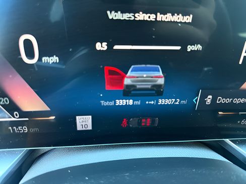 Used 2023 BMW 740i w/ Parking Assistance Package RWD image 18
