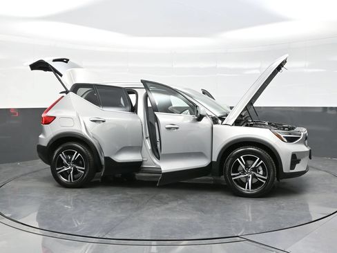 Used 2025 Volvo XC40 B5 Core AWD/4WD image 45