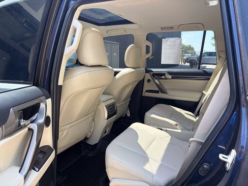 Used 2021 Lexus GX 460 Luxury w/ Sport Design Package AWD/4WD image 17