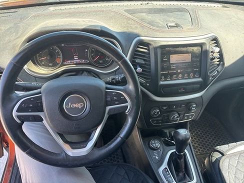 Used 2014 Jeep Cherokee Trailhawk w/ Comfort/Convenience Group AWD/4WD image 5