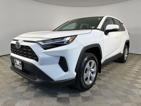 Used 2023 Toyota RAV4 LE AWD/4WD image 3