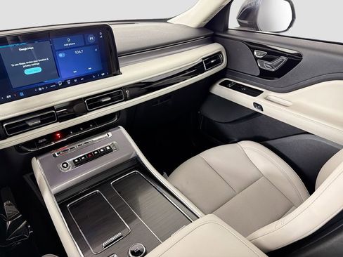 Used 2025 Lincoln Aviator 2WD image 25
