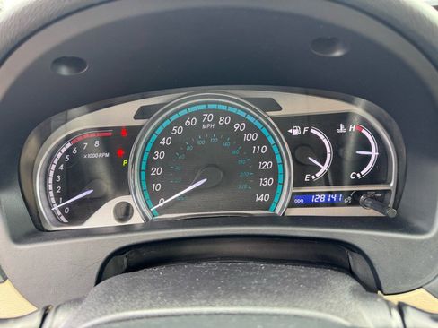 Used 2015 Toyota Venza LE image 16