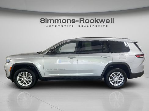 Used 2023 Jeep Grand Cherokee L Laredo AWD/4WD image 2