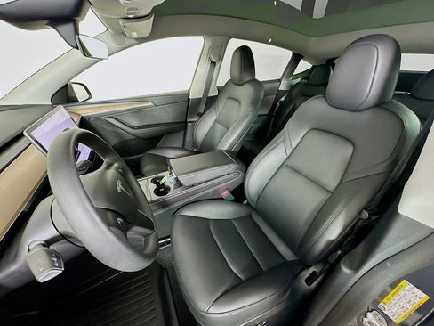 Used 2023 Tesla Model Y Long Range image 13