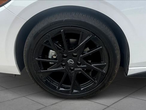 New 2025 Nissan Sentra SR w/ Midnight Edition image 9