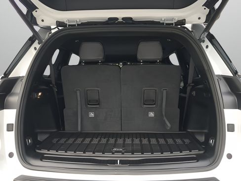 Used 2025 Jeep Grand Cherokee L Laredo image 38