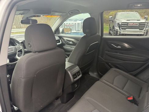 Used 2024 GMC Terrain SLE w/ Driver Convenience Package image 15