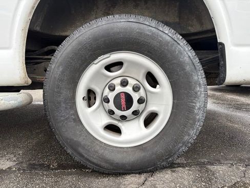 Used 2024 GMC Savana 2500 w/ Driver Convenience Package image 19