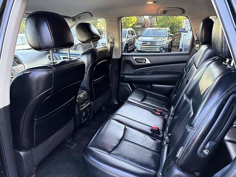 Used 2018 Nissan Pathfinder SL w/ Midnight Edition Package AWD/4WD image 10