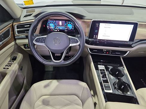 Certified 2024 Volkswagen Atlas SE w/ Panoramic Sunroof Package FWD image 14