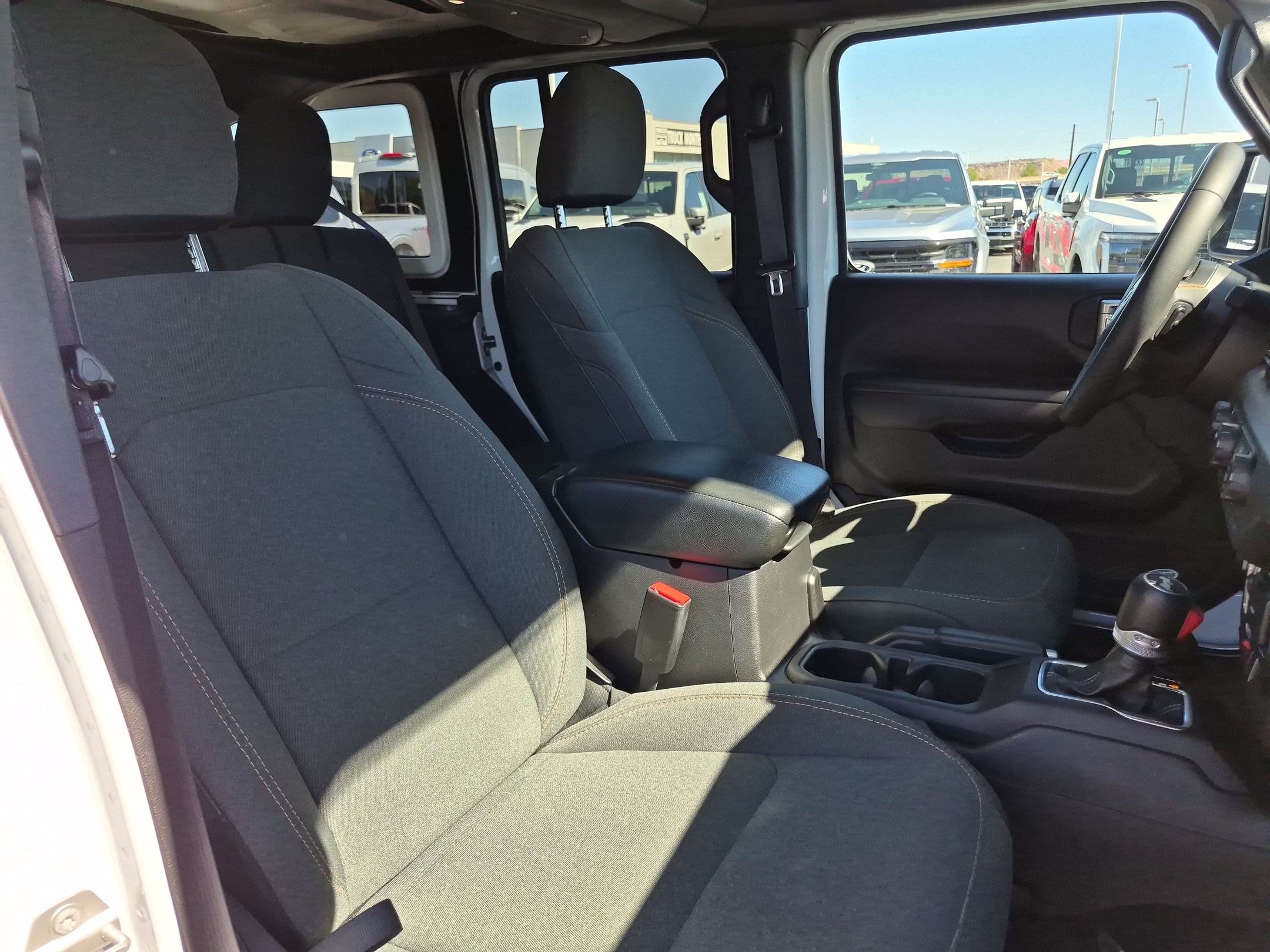 Used 2024 Jeep Wrangler Unlimited AWD/4WD image 30